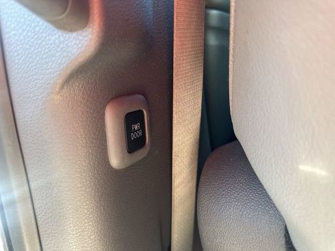 Used 2021 Toyota Sienna XLE image 16