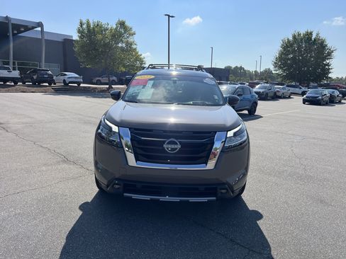 Certified 2023 Nissan Pathfinder Platinum AWD/4WD image 2