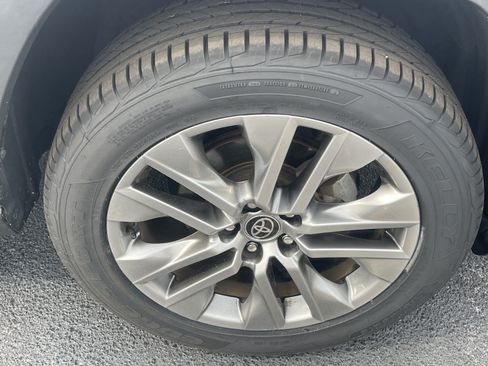 Used 2022 Toyota RAV4 XLE Premium FWD image 32