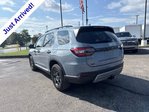 Used 2025 Honda Pilot TrailSport image 5
