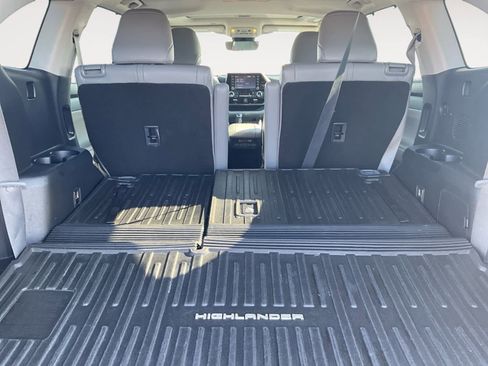Used 2022 Toyota Highlander XLE image 21