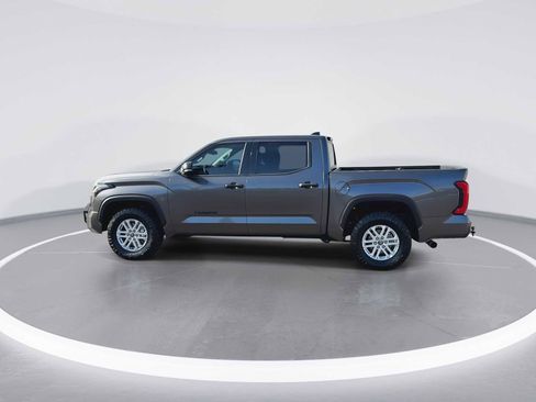 Used 2022 Toyota Tundra SR5 w/ SR5 Convenience Package image 5