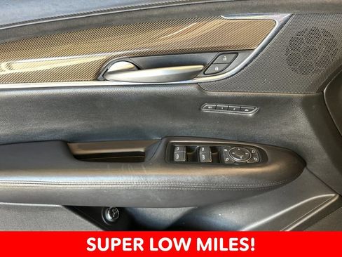 Used 2018 Cadillac XT5 Platinum w/ Driver Assist Package AWD/4WD image 10