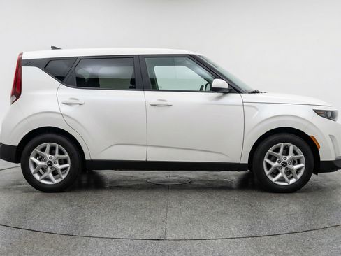 Used 2025 Kia Soul LX w/ LX Technology Package image 11