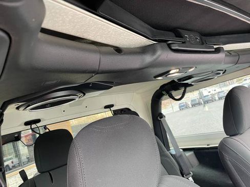 Used 2019 Jeep Wrangler Sport image 26