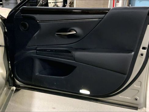 Used 2019 Lexus ES 300h w/ Premium Package FWD image 23