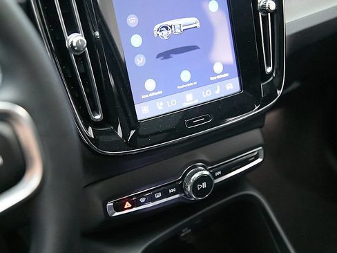 Certified 2025 Volvo XC40 B5 Ultra AWD/4WD image 16