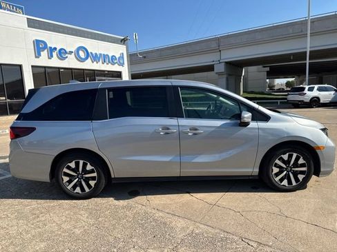 Used 2025 Honda Odyssey EX-L image 2