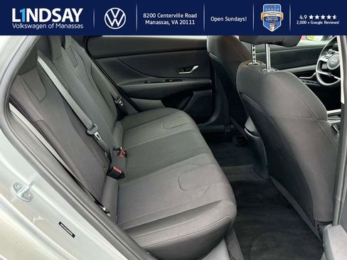 Used 2021 Hyundai Elantra SE image 9