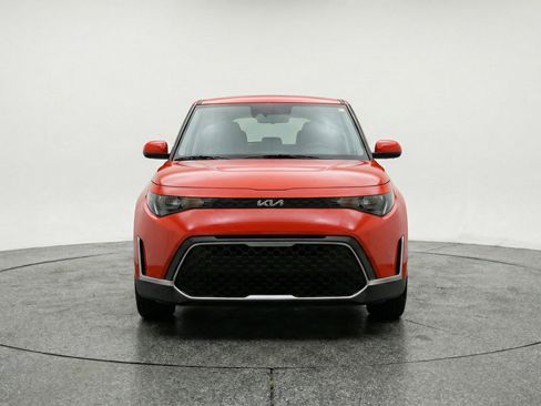 Used 2025 Kia Soul LX w/ LX Technology Package image 2