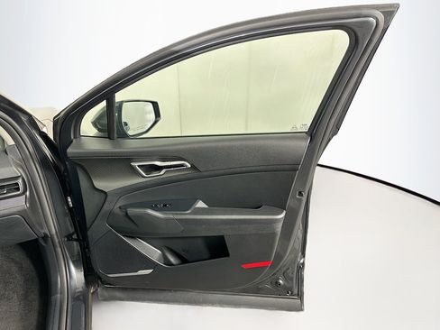 Used 2025 Kia Sportage LX image 30