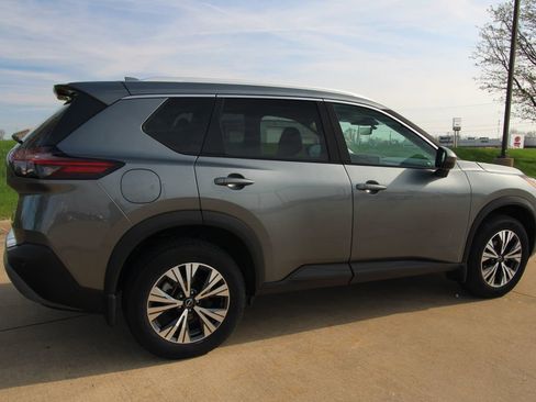 Used 2023 Nissan Rogue SV w/ SV Premium B Package image 5