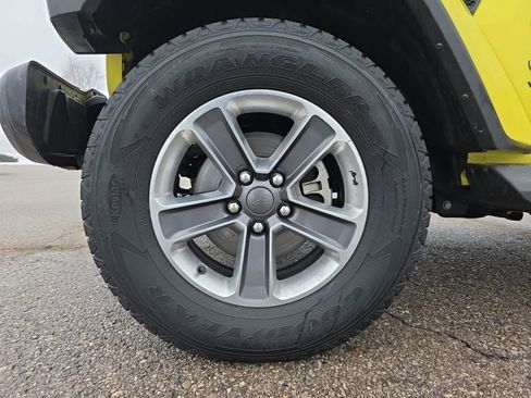 Used 2022 Jeep Wrangler Unlimited Sahara w/ Cold Weather Group image 7