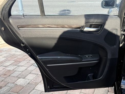 Used 2015 Chrysler 300 Limited w/ 300 Premium Group image 34