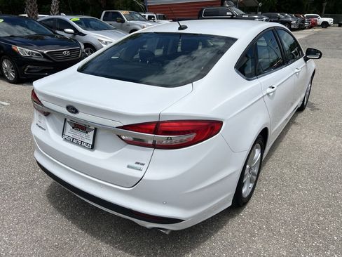 Used 2018 Ford Fusion SE w/ Fusion SE Technology Package image 5