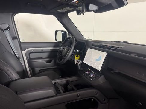 New 2026 Land Rover Defender 110 OCTA image 34