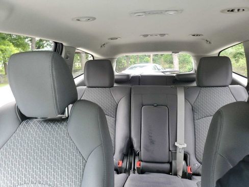 Used 2011 Chevrolet Traverse LS FWD image 31