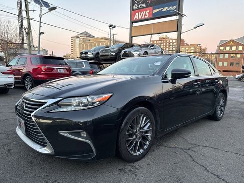 Used 2018 Lexus ES 350 w/ Navigation System Package image 3
