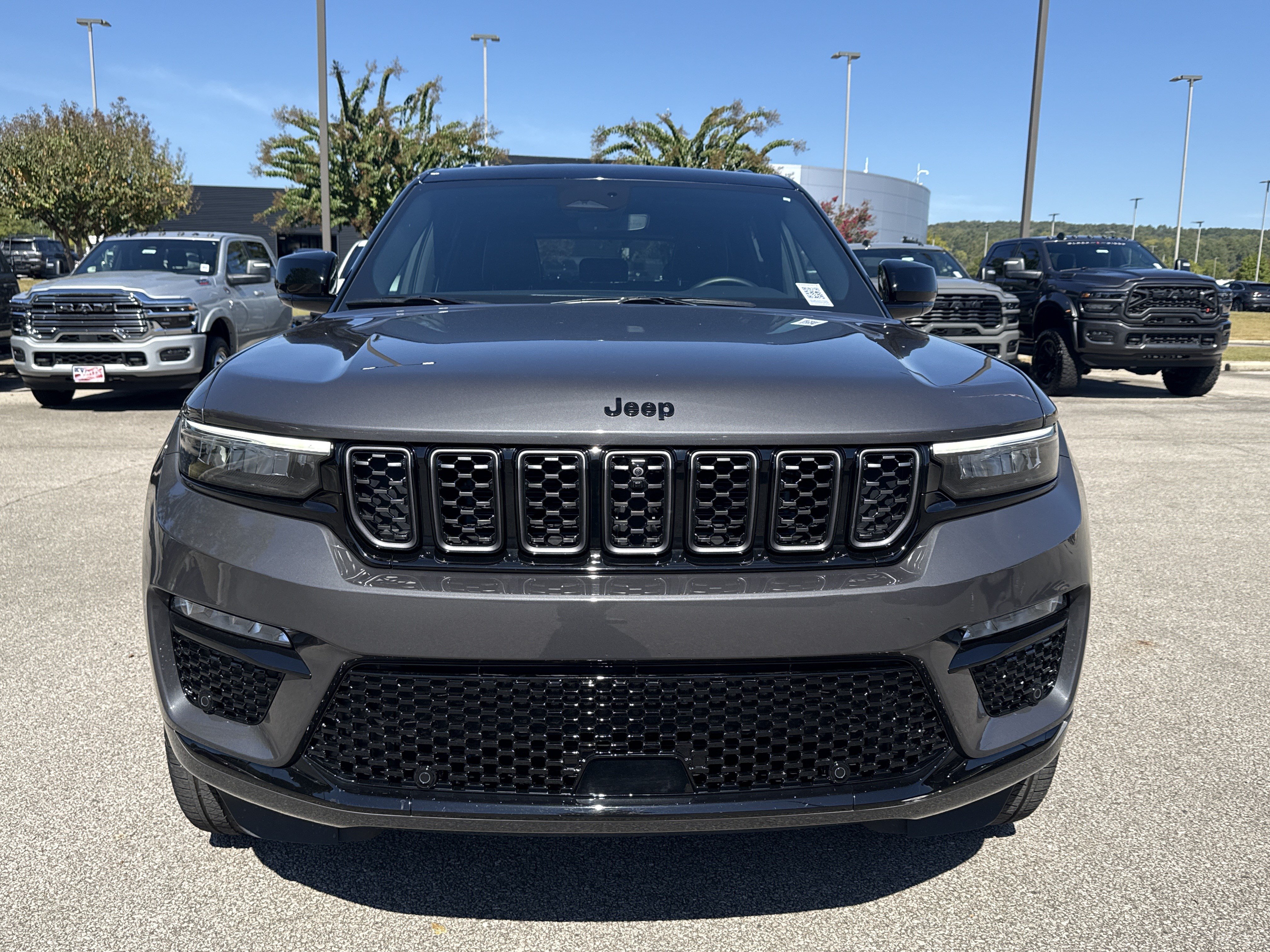 Used 2025 Jeep Grand Cherokee Summit w/ Obsidian Package AWD/4WD image 2