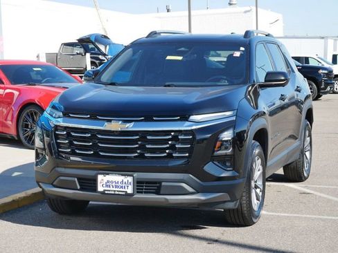 Used 2025 Chevrolet Equinox LT w/ Convenience Package II AWD/4WD image 3