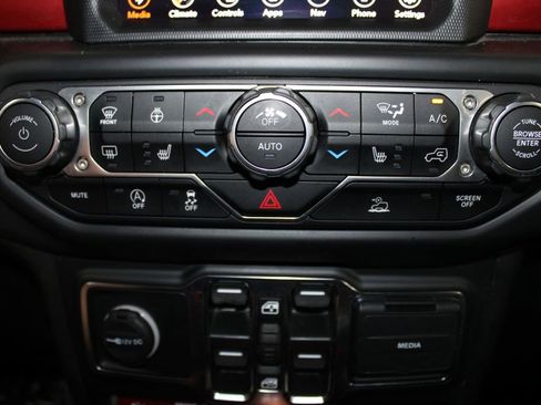 Used 2022 Jeep Gladiator Rubicon w/ Cold Weather Group AWD/4WD image 38