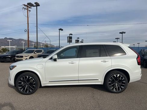 New 2026 Volvo XC90 T8 Plus w/ Protection Package Premier image 7