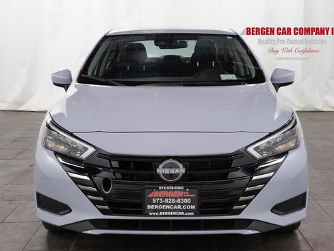 Used 2025 Nissan Versa SV FWD image 2