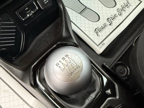 Used 2017 Jeep Renegade Altitude FWD image 14