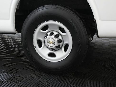 Used 2021 Chevrolet Express 2500 RWD image 20