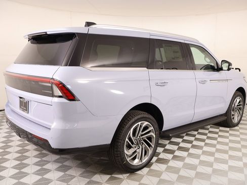 New 2026 Lincoln Navigator Premiere image 22