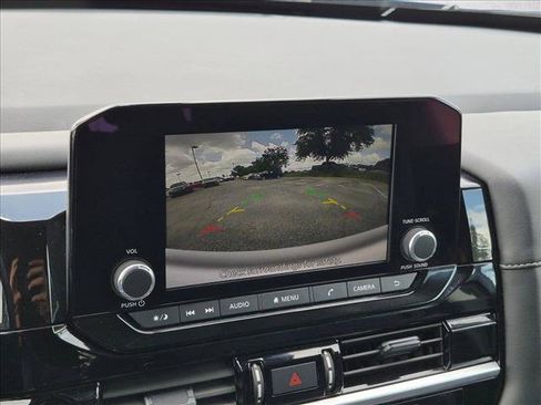 Used 2025 Nissan Pathfinder SV FWD image 13