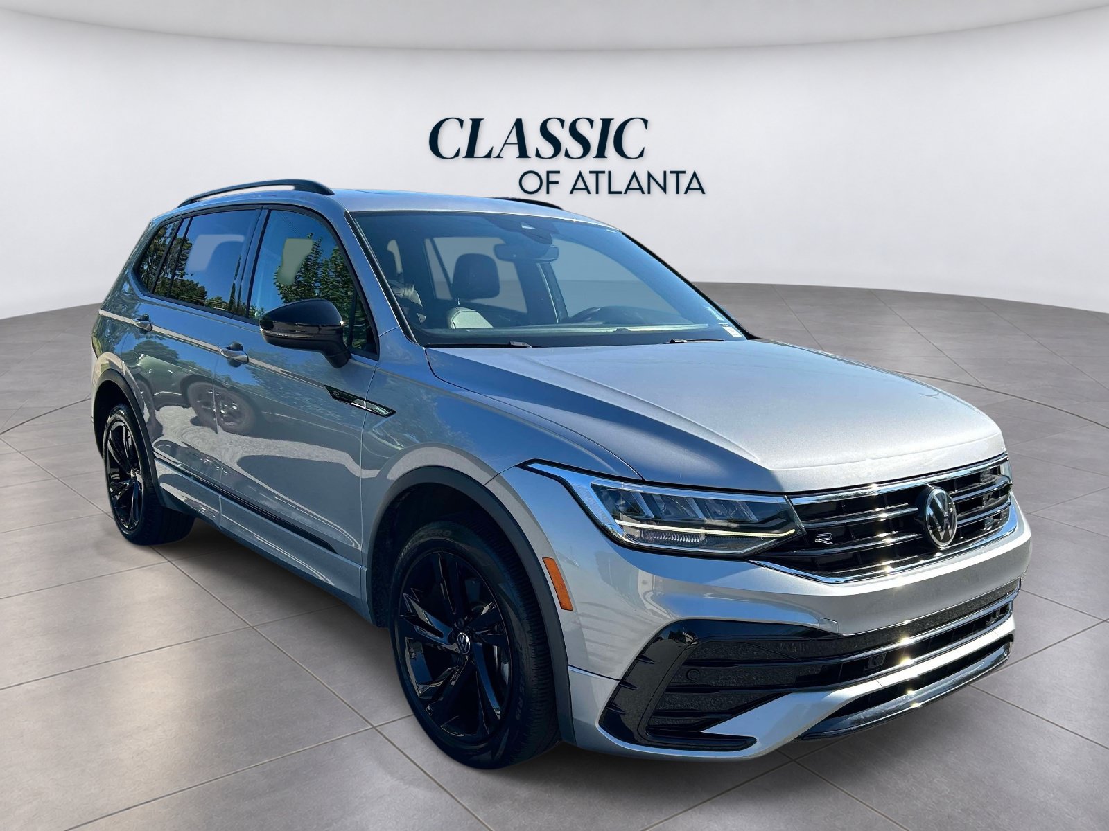Used 2023 Volkswagen Tiguan SE R-Line FWD image 7