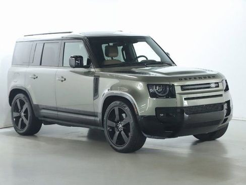 Used 2025 Land Rover Defender 110 X-Dynamic SE AWD/4WD image 11