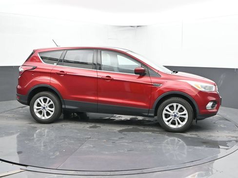 Used 2017 Ford Escape SE AWD/4WD image 4