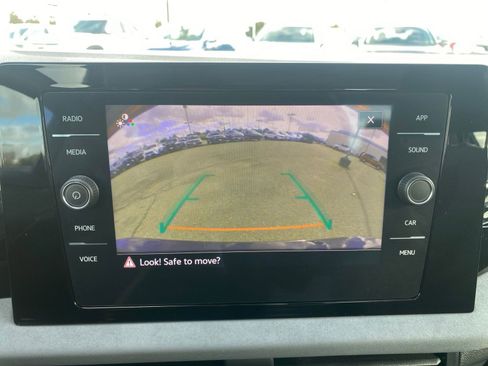 Used 2025 Volkswagen Jetta SE image 17