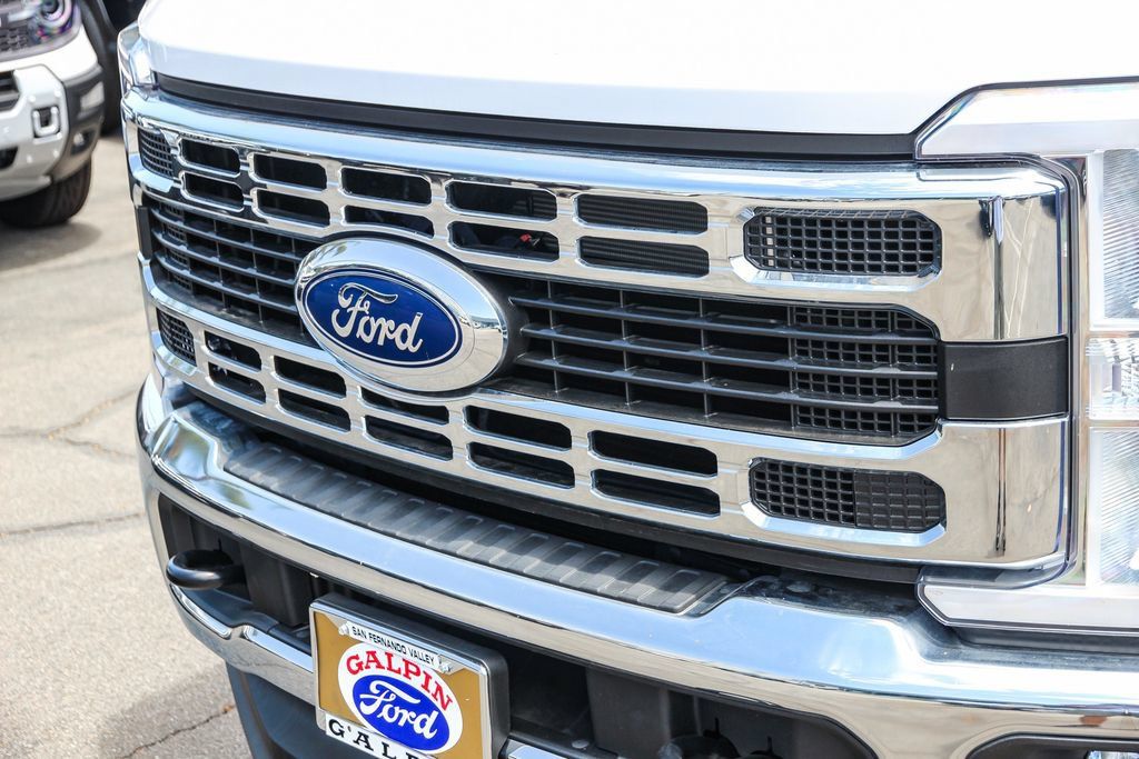 New 2024 Ford F550 Luxury RWD image 10