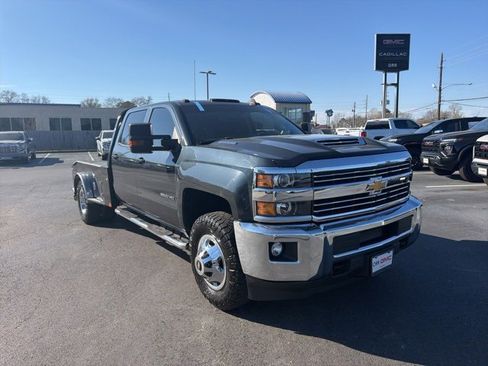Used 2018 Chevrolet Silverado 3500 LT w/ LT Convenience Package image 13