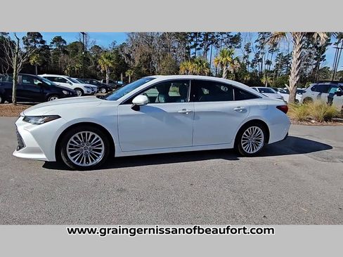 Used 2020 Toyota Avalon Limited image 24