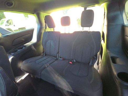 Used 2018 Chrysler Pacifica Touring Plus w/ S Appearance Package FWD image 8