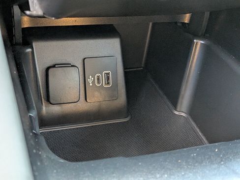 Used 2025 Ford Explorer Active RWD image 31