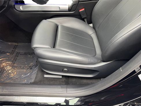 Used 2023 Mercedes-Benz EQB 300 4MATIC image 26