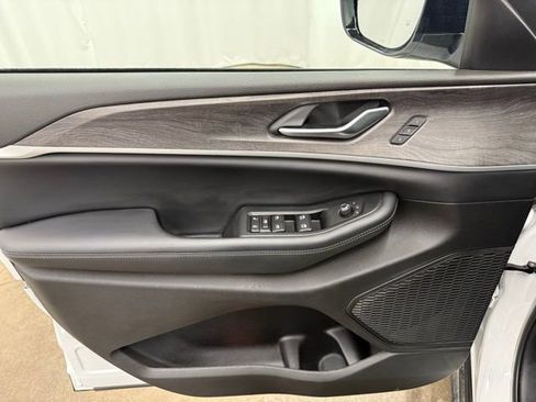 Used 2023 Jeep Grand Cherokee L Limited image 15