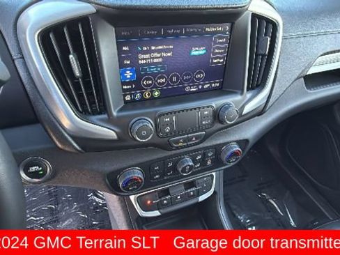 Used 2024 GMC Terrain SLT AWD/4WD image 15