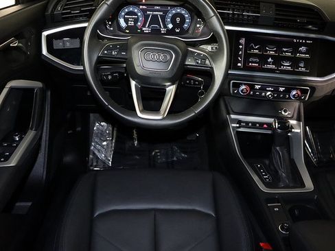 Used 2025 Audi Q3 2.0T Premium image 3