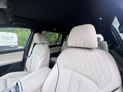 Used 2026 BMW X7 xDrive40i w/ Executive Package image 17