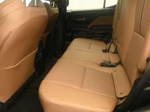 Used 2025 Toyota 4Runner Limited AWD/4WD image 10