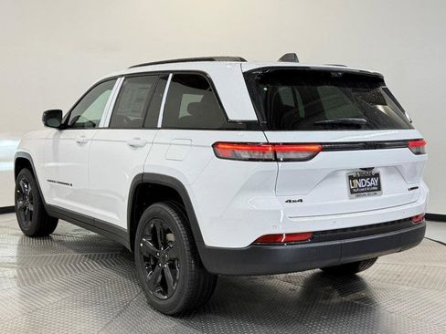 New 2025 Jeep Grand Cherokee Limited w/ Luxury Tech Group II image 3