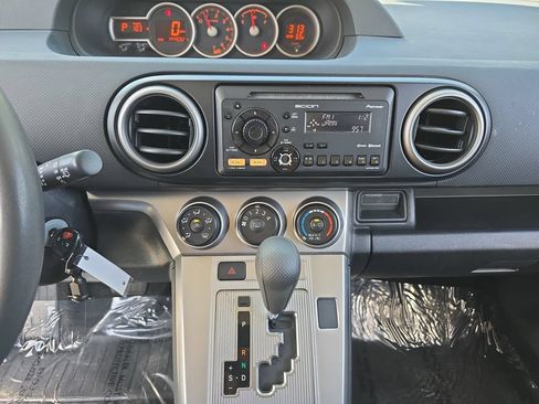 Used 2012 Scion xB FWD image 22