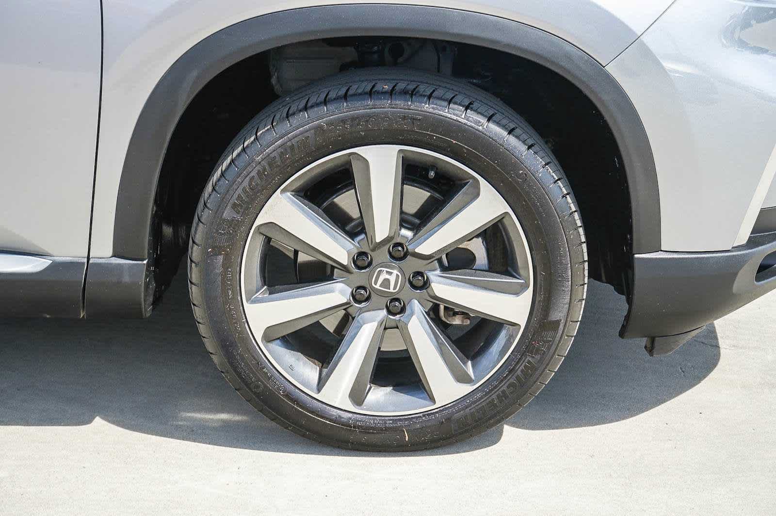 Used 2023 Honda Pilot Touring image 9