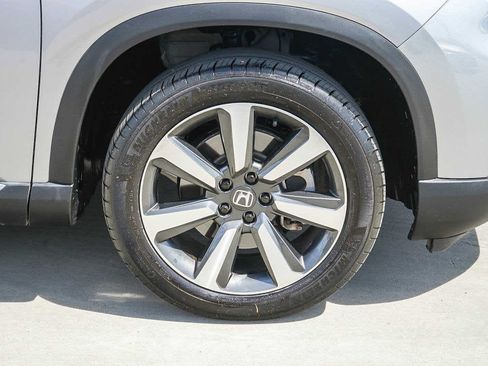 Used 2023 Honda Pilot Touring image 9